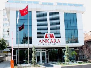 Üniversiteliler Ticari Hayata Hazırlanıyor