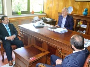 Milletvekili Adayı Özdemir Büyükşehir Belediyesini Ziyaret Etti