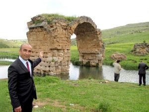 Başkan Özdemir, ’Tarihi Septimius Severus Köprüsü Turizme Kazandırılıyor’