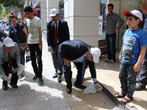 Adıyaman’da Yetkililer Ve Öğrenciler Çöp Topladı