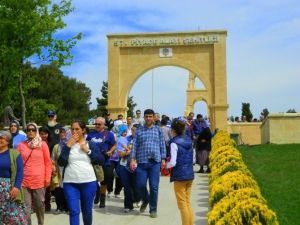 Polisler Ve Öğretmenler Çanakkale’ye Gitti