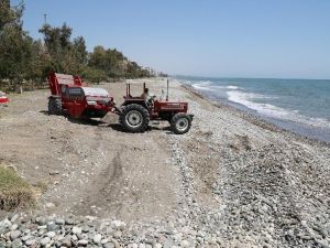 Mezitli Sahillerinde Yaz Temizliği