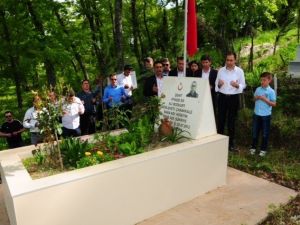 MHP Milletvekili Adayı Tuna, Şehit Askerin Mezarını Ziyaret Etti