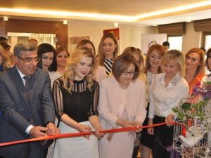 Üniversiteli Kadınlardan Anneler Günü Kermesi