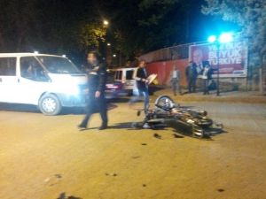 Osmaneli’de Kamyonet İle Motosiklet Çarpıştı, 2 Yaralı