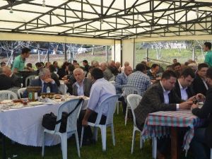 AK Parti Teşkilatı Muhtarlar İle Bir Araya Geldi