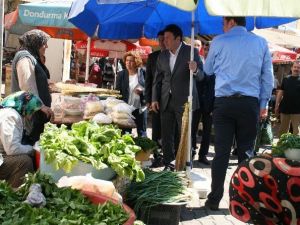 Özcan Ulupınar Devrekli Pazarcı Esnafından Ve Pazara Çıkan Vatandaşlardan Destek İstedi