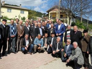 Dışişleri Bakanı Çavuşoğlu’ndan Mahalle Gezileri