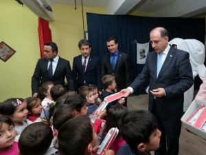 Vali Çomaktekin Öğrencilere Diş Sağlık Seti Dağıttı