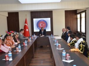 Dubai’den Dönen Öğrencilerden Vali Tapsız’a Ziyaret