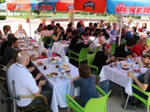 Başkan Yaralı Otistik Çocuklarla Buluştu