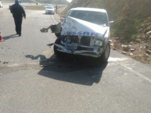 Kemaliye Kavşağındaki Kaza Ucuz Atlatıldı