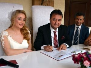 Aile Mahkemesi Hakimi Ailesini Kurdu