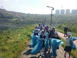 İzmit’te Vatandaşların Katılımıyla Çevre Temizliği Yapıldı