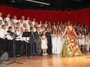 Koristlerden Kıskandıran Performans