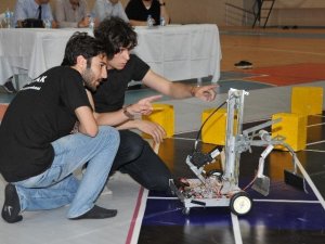 Akıllı Robotlar ADÜ’de Yarıştı