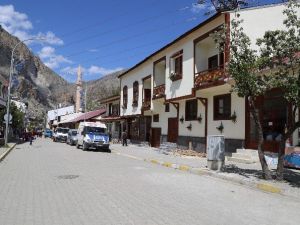 Bir Prestij Caddesi De Uzundere İlçesine
