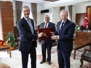 Cadaujac Belediye Başkanı Gazeau’dan Vali Ceylan’a Ziyaret