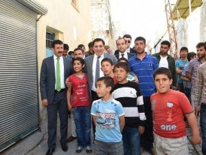 Vali Küçük Topdağı Mahallesini Ziyaret Etti