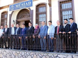 Nazlı Ve Gazel MÜSİAD’ı Ziyaret Etti