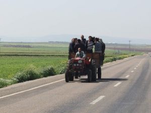 Traktörle Tehlikeli Yolculuk
