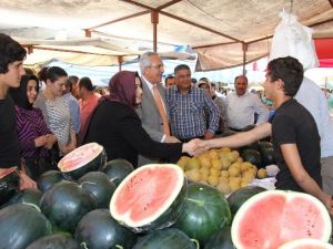 AK Parti Adayları, Pazar Esnafını Ziyaret Etti