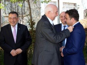 İshak Gazel’e MÜSİAD Rozeti