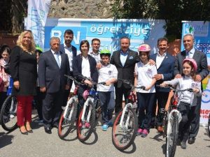 İzmit Belediyesi’nden Öğrencilere Bedava Bisiklet