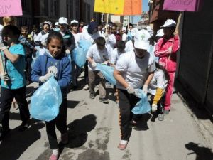 Şehitkamilli Öğrenciler Temiz Çevre İçin El Ele Yürüdü