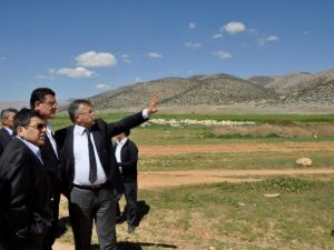 AK Parti’li Adaylar Elmalı Mermer İhtisas OSB Alanında İncelemelerde Bulundu