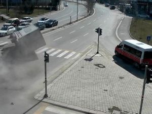 Eskişehir’de MOBESE Kameralara Yansıyan Kazalar