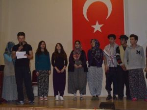 Erkekler Köyü Tiyatro Oyunu İzleyenleri Kırdı Geçirdi