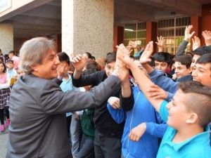 Başkan Demircan’dan Öğrencilere Karne Hediyesi