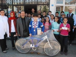 Başarılı Öğrencilere Ödülleri Verildi