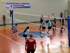 Söke’de Genç Kızlar Voleybol Grup Eleme Müsabakaları Başladı