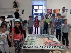 Zeytin Çekirdekleri Workshop Sergisini Gezdi