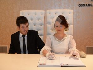 Özel Günde Nikah Dairesine Akın Ettiler