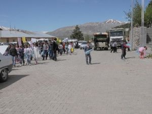İlkokul Öğrencileri Çevre Temizliği Yaptı