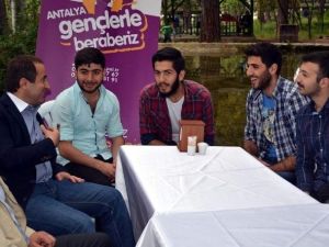 Üniversite Öğrencileri Polisle Piknikte Buluştu