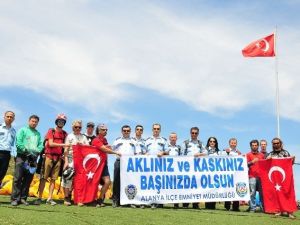 Polislerden "Aklınız Ve Kaskınız Başınızda Olsun" Atlayışı
