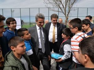 Bolu Valisi Aydın Baruş Minik Sporcularla Buluştu