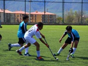 Erzincan’da Çim Hokeyi Heyecanı