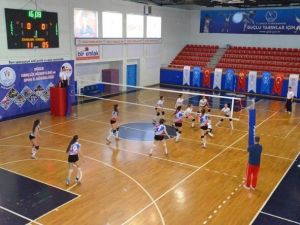 Genç Kızlar Grup Eleme Müsabakaları Başladı