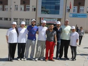 Okul Bahçesine İki Ayrı Spor Sahası