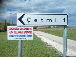 Seyyardan Bıkan Köylü Çareyi Tabela Koymakla Buldu