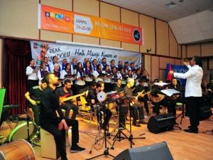 YYÜ Personelinden Muhteşem Halk Müziği Konseri