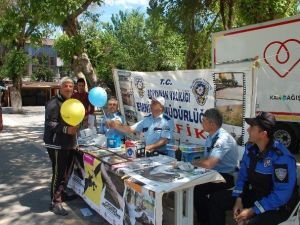 Demokrasi Parkında Trafik Bilgilendirme Standı Açıldı