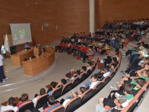 Akhisar Belediyespor Alt Yapı Futbolcularına Oyun Kuralları Anlatıldı