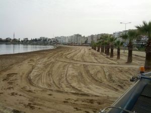 Plajlar Temizleniyor