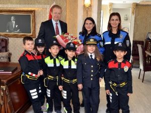Minik Polislerden Vali Yavuz’a Ziyaret